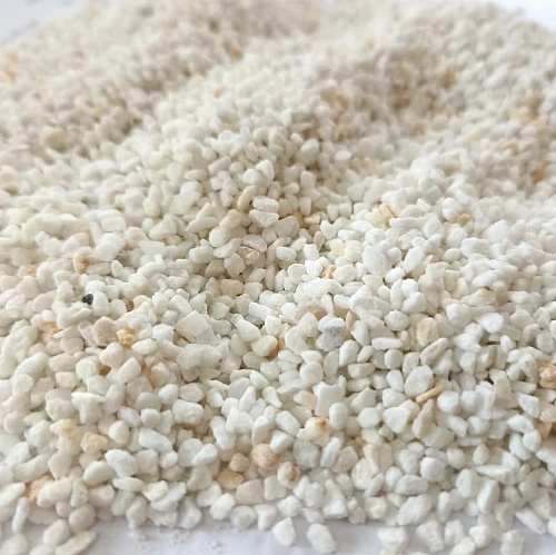 Противоскользящая каменная крошка для посыпки NOVOMIX АМ-5, белый мрамор NOVOMIX